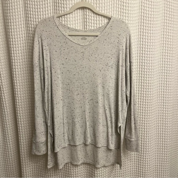 American Eagle Outfitters Sweaters - American Eagle Speckled Cream Long Sleeve Top